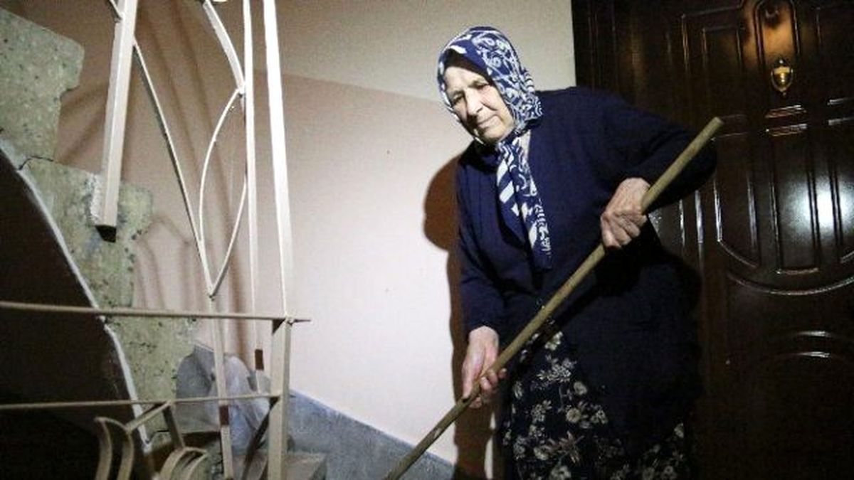 80 Yaşındaki Hatice Nine Hayali İçin Merdiven Siliyor