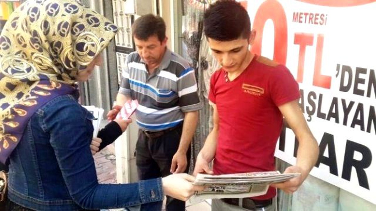 Ak Gençlik "İlk Oyum İlk Heyecan" İçin Sahalarda