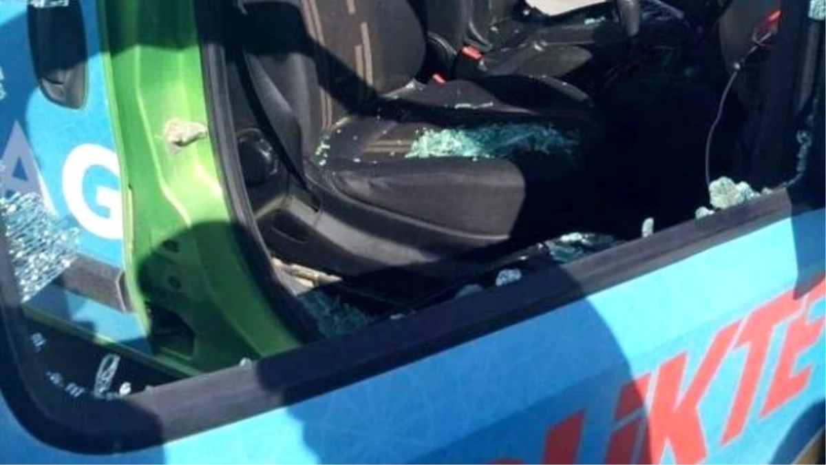 AK Parti Seçim Aracına Saldıranlar Yakalandı