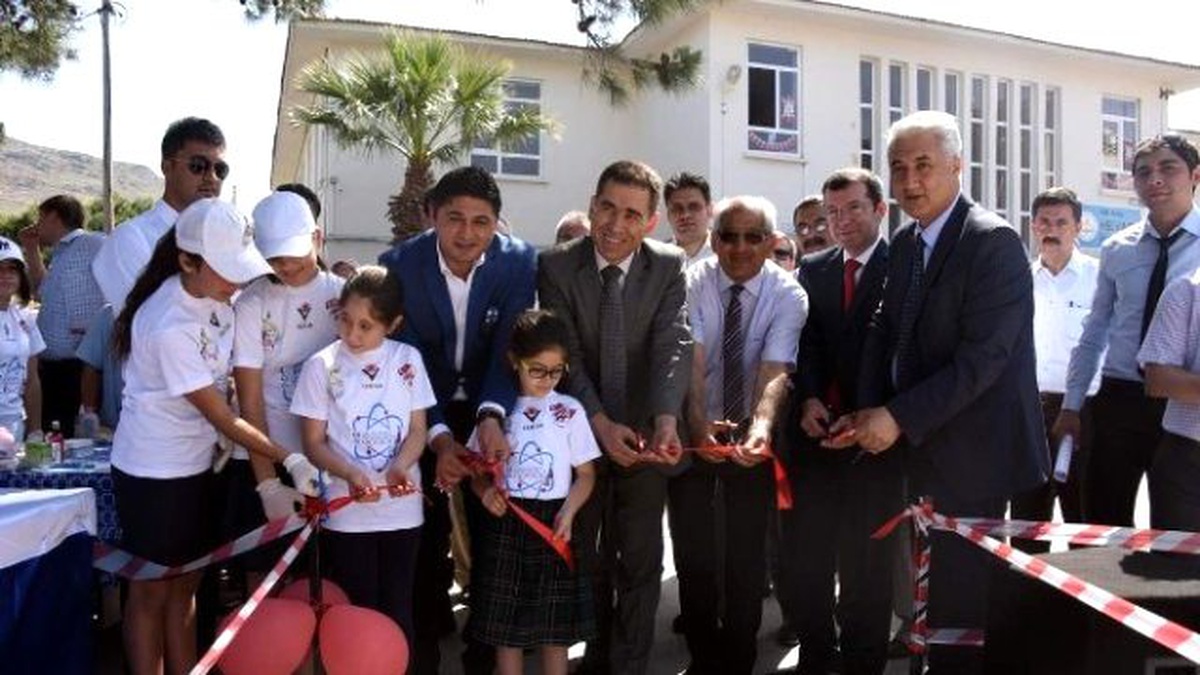 Aliağa Helvacı Ortaokulu\'ndan Tübitak Fuarı