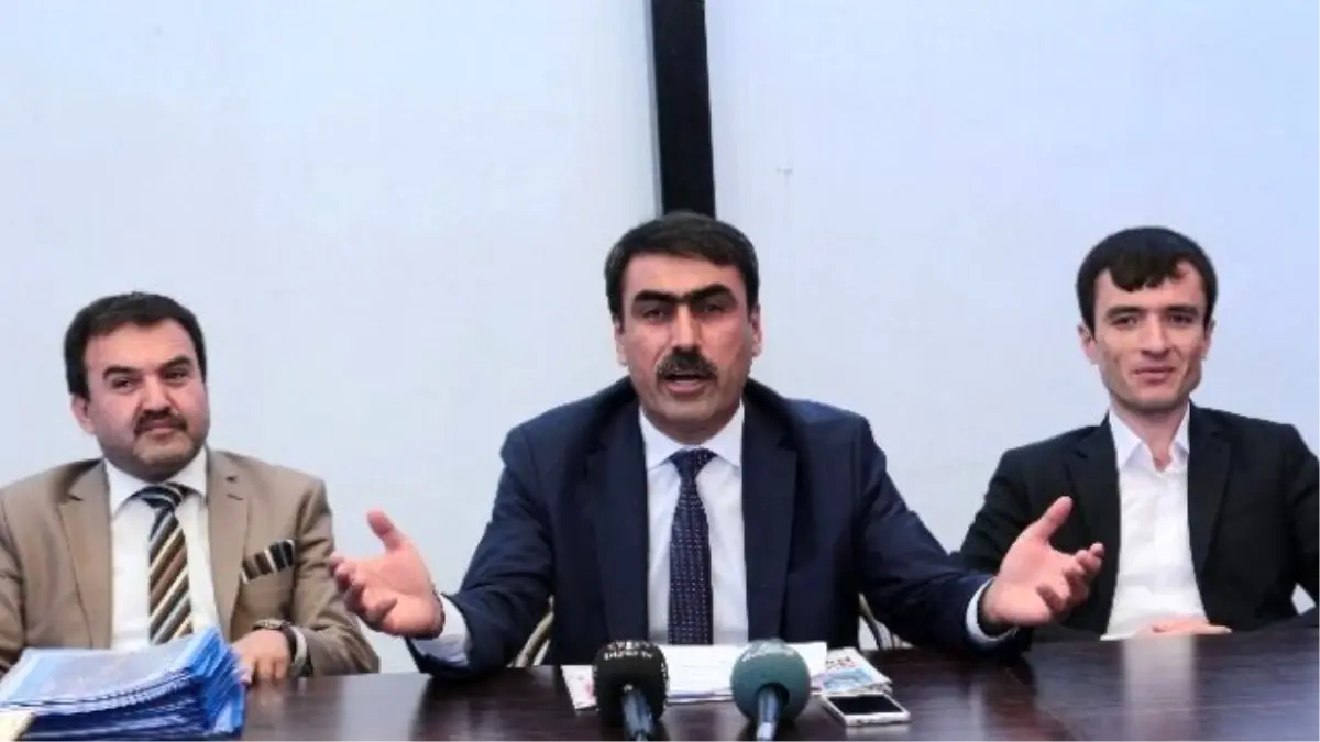 Arzakçı\'dan Siyasi Liderlere Eleştiri