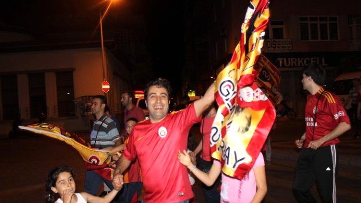 Aydın\'da Galatasaraylıların Şampiyonluk Coşkusu