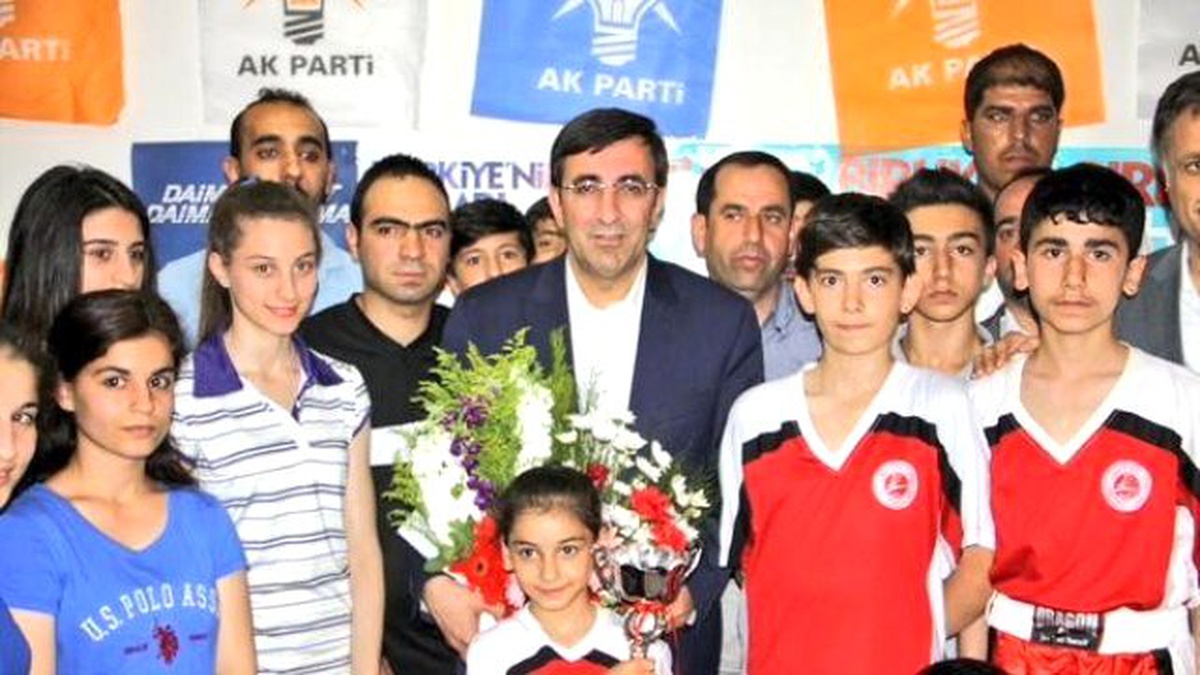 Bakan Yılmaz, Başarılı Sporcuları Kabul Etti