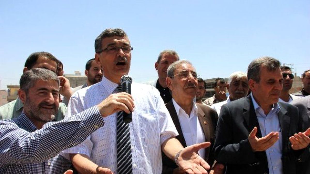 Başkan Dua Etti, AK Parti\'li Nebati Mikrofonu Tuttu