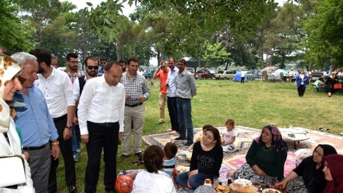 Başkan Üzülmez, Piknikçilerin Keyfine Ortak Oldu