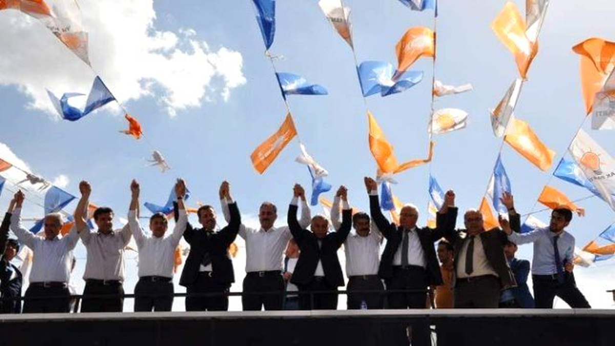 Besni Belediye Başkanı Öztürk, AK Parti\'ye Katıldı