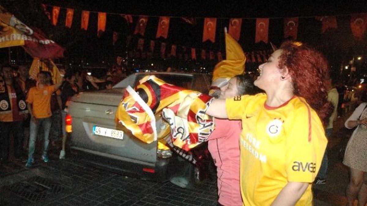 Bodrum Galatasaray Marşları ile İnledi