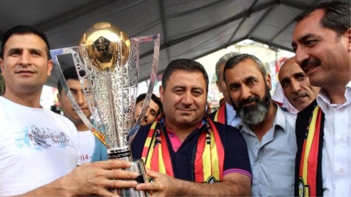 Cemal Turgut\'tan Yeni Malatyaspor\'a Destek