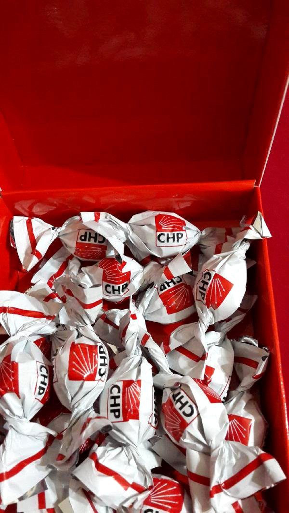 CHP\'den Seçmene Şekerli Ev Ziyareti