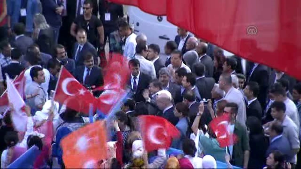 Davutoğlu: "Ak Parti Hazreti Nuh\'un Gemisi Gibidir"
