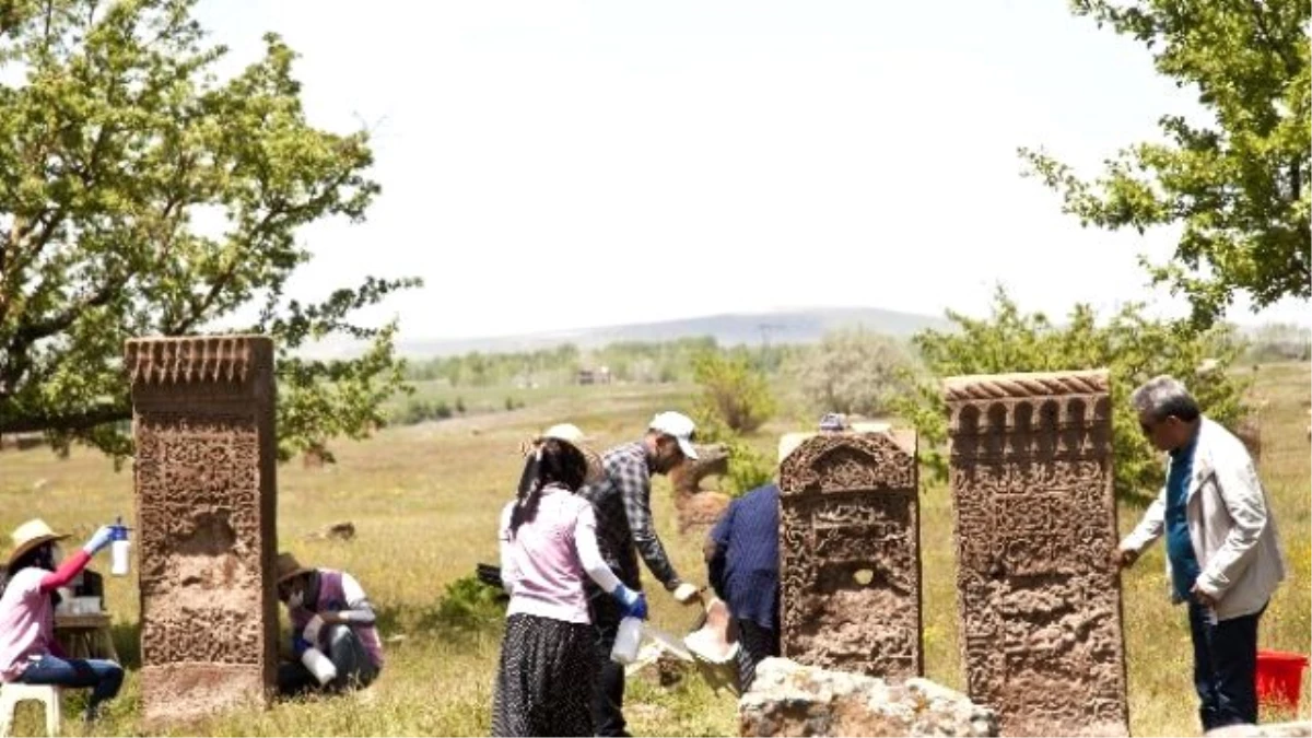 Eski Ahlat Şehri" Kazıları Başladı
