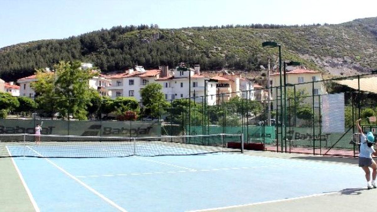 Federasyon 14 Yaş Tenis Turnuvası Başladı