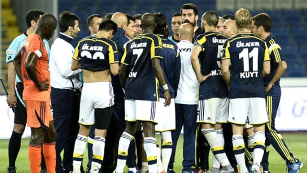 Fenerbahçe\'de 3 Futbolcu PFDK\'ya Sevk Edildi