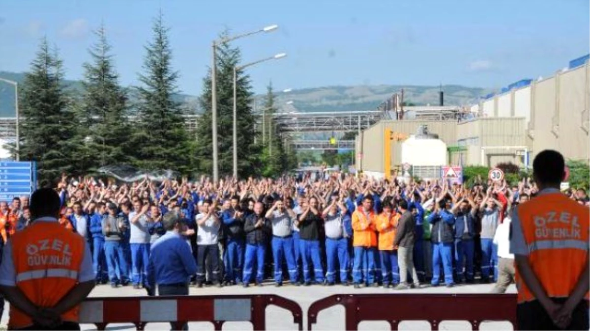 Ford Otosan İnönü Fabrikası\'nda İşçilerin Eylemi Sürüyor