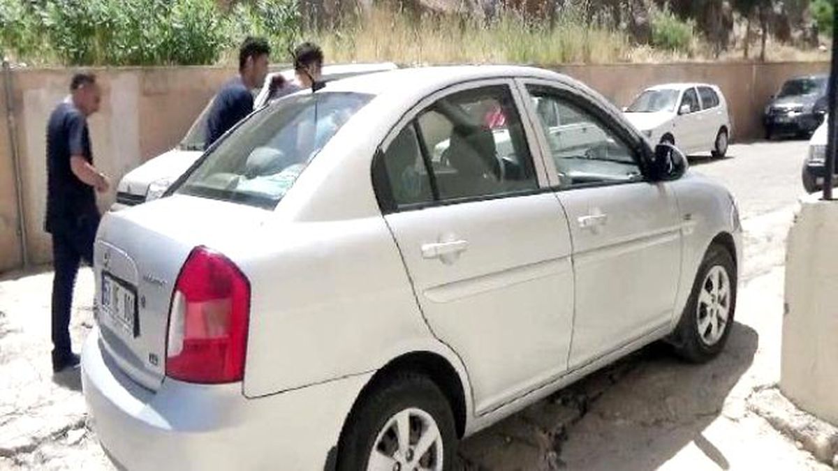 Hastane Bahçesinde Duran Otomobildeki Çanta Çalındı