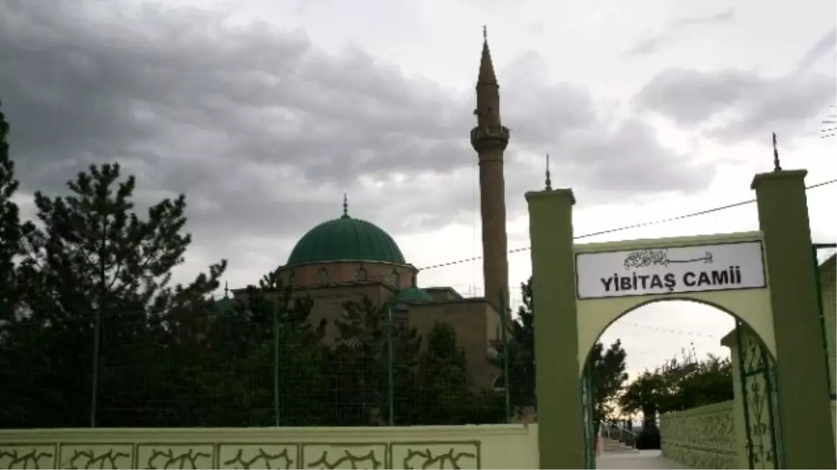 Hayırsever İş Adamı Bilal Şahin Yibitaş Cami\'nin Bakım ve Onarımını Yaptırdı