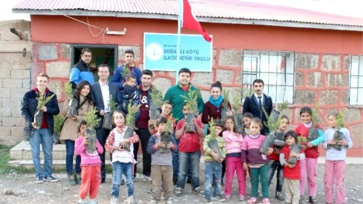 Her Öğrenci Bir Fidan Dikti