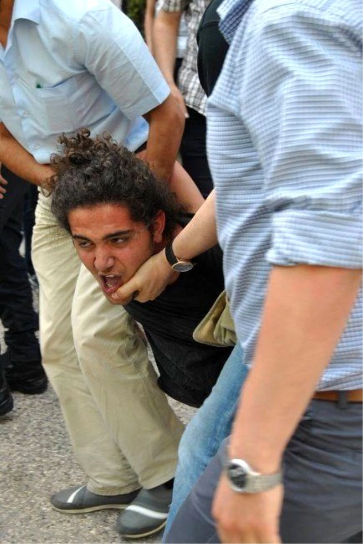 İzmir\'de Kobani Anmasına 30 Gözaltı