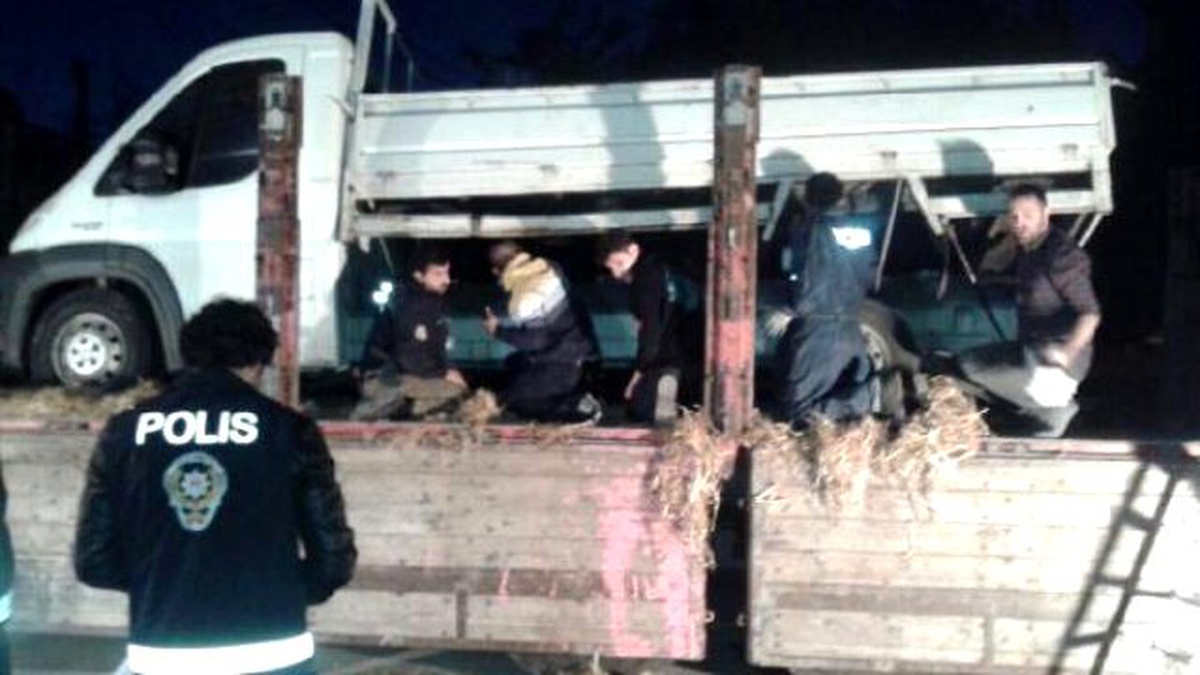 Kamyon Kasasındaki Kamyonette 16 Bin Paket Sigara