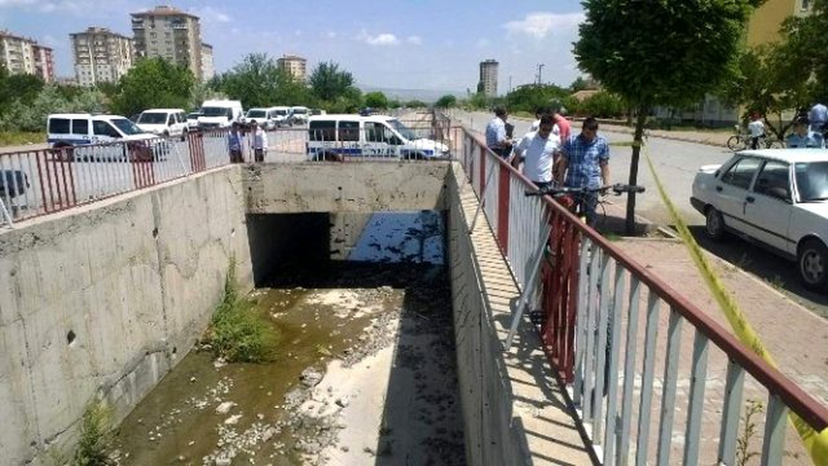 Kayseri\'de Çocuklar El Bombası Buldu