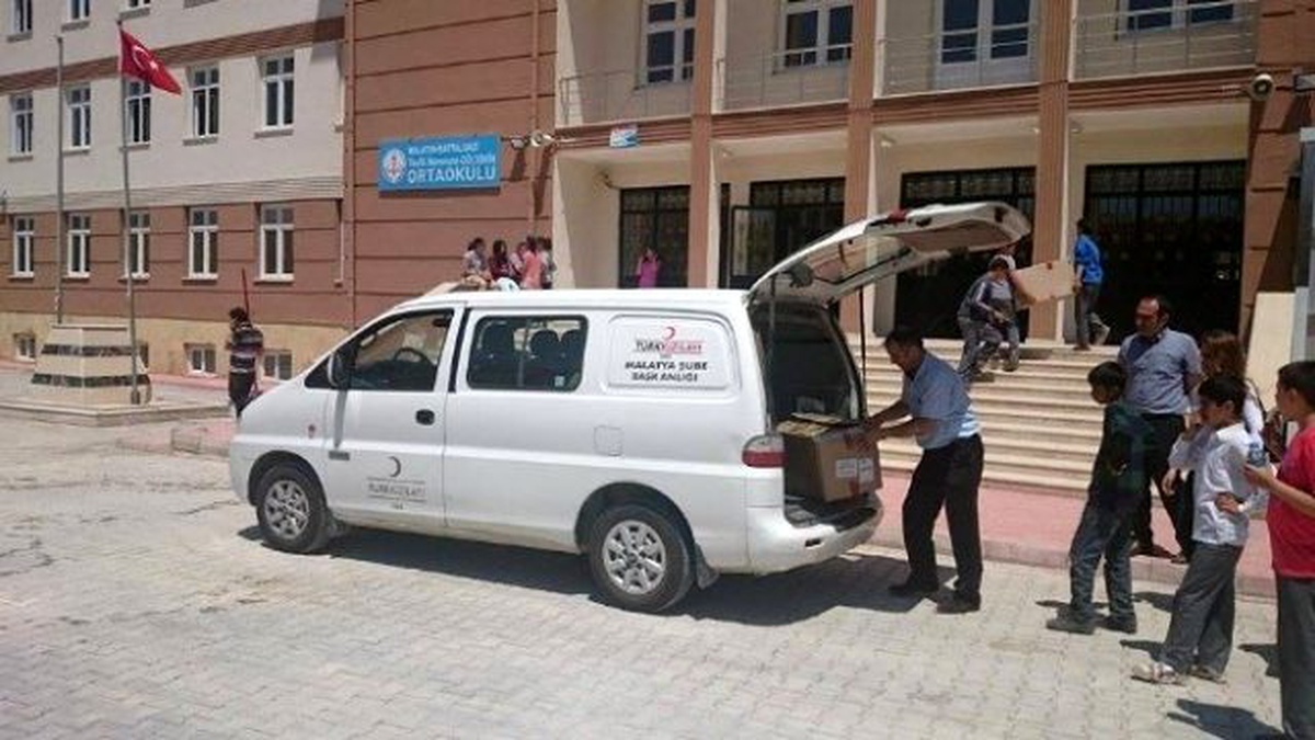 Kızılay, İhtiyaç Sahibi Öğrencilerin Yanında