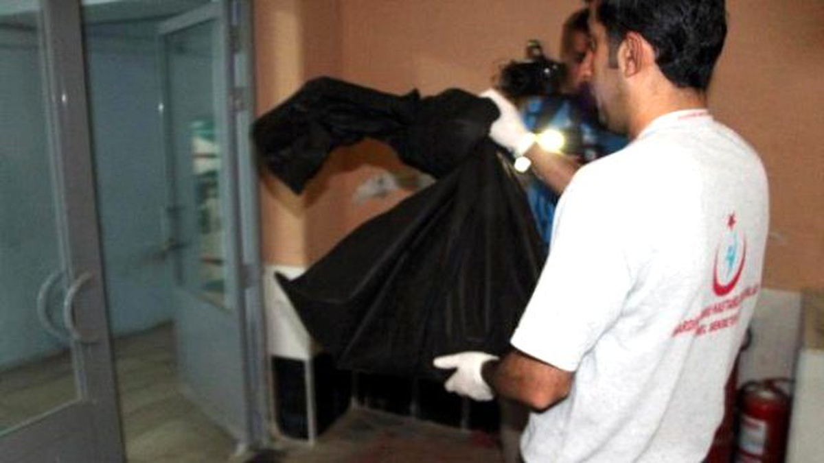 Köy Mezarlığına İnsan Kemiği Gömerken Yakalandı
