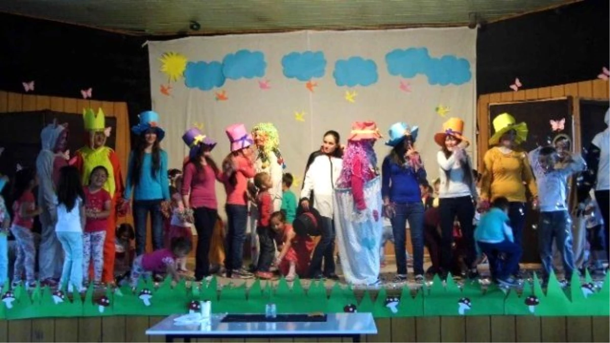 Lise Öğrencilerinden Miniklere Çocuk Tiyatrosu