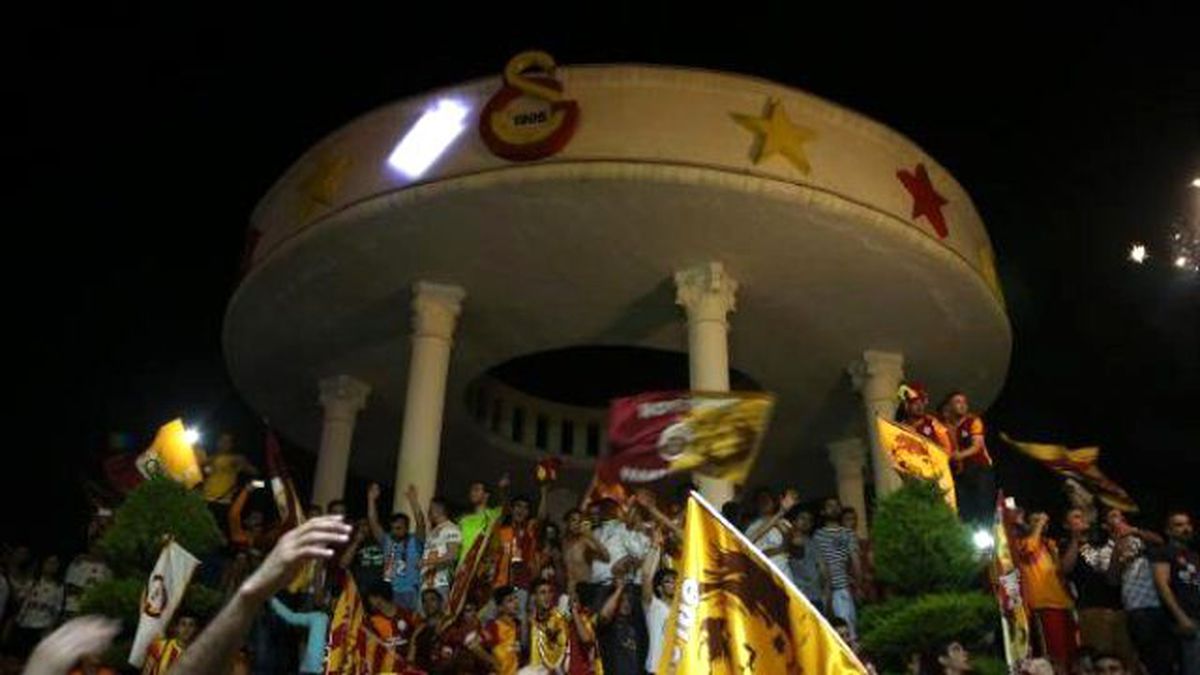 Mersin\'de Sarı Kırmızı Gece