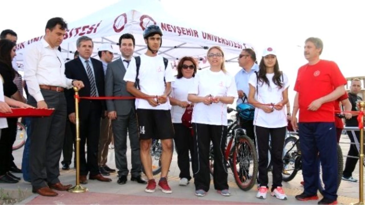 Nevşehir Hacı Bektaş Veli Üniversitesi\'nde \'Yürüyüş ve Bisiklet Yolu\' Hizmete Açıldı