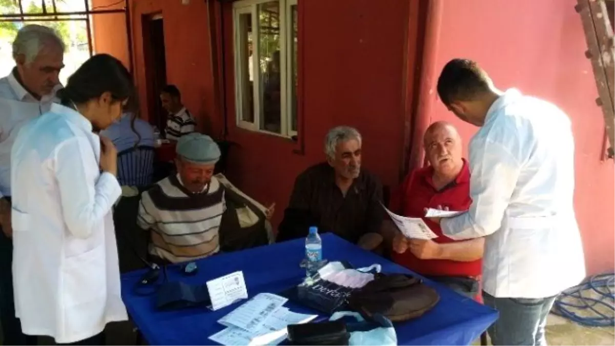 Öğrencilerden Vatandaşlara Hipertansiyon Eğitimi