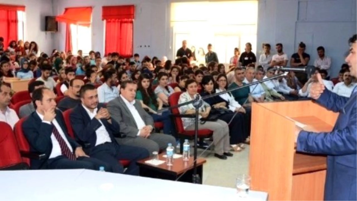 Şaphane Myo\'da "Ab Sürecinde Türkiye\'nin Kimlik Sorunları" Konferansı