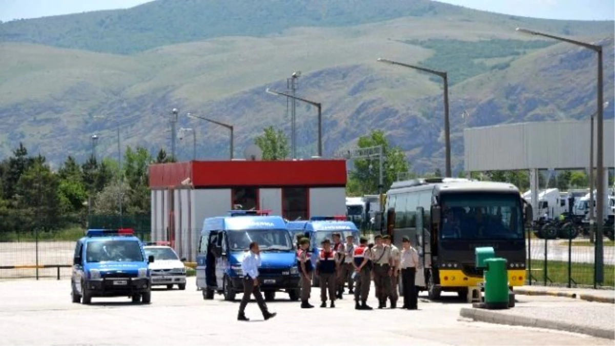 Fabrika Yönetimi Eylem Kırmak İçin, İşçileri Uzak İlçede Mahsur Bıraktı