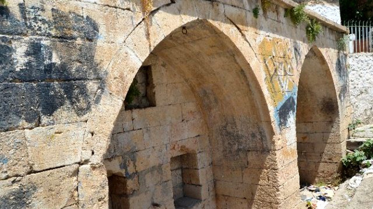 Tarihi Çeşmenin Tahrip Edilmesine Vatandaşlardan Tepki