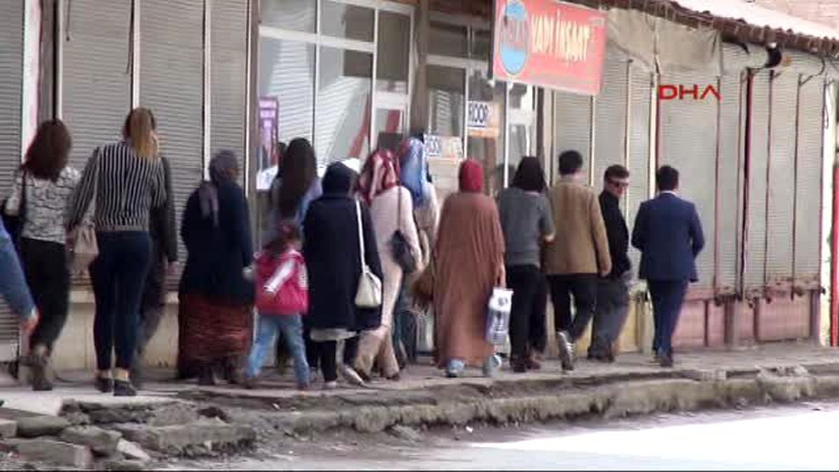 Yüksekova\'da Erdoğan ve Davutoğlu\'nun Gelişi Öncesi Gerginlik!