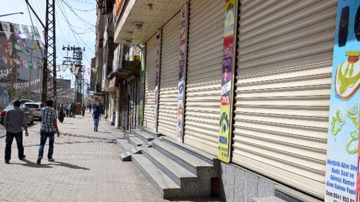 Yüksekova\'da Kepenkler Açılmadı