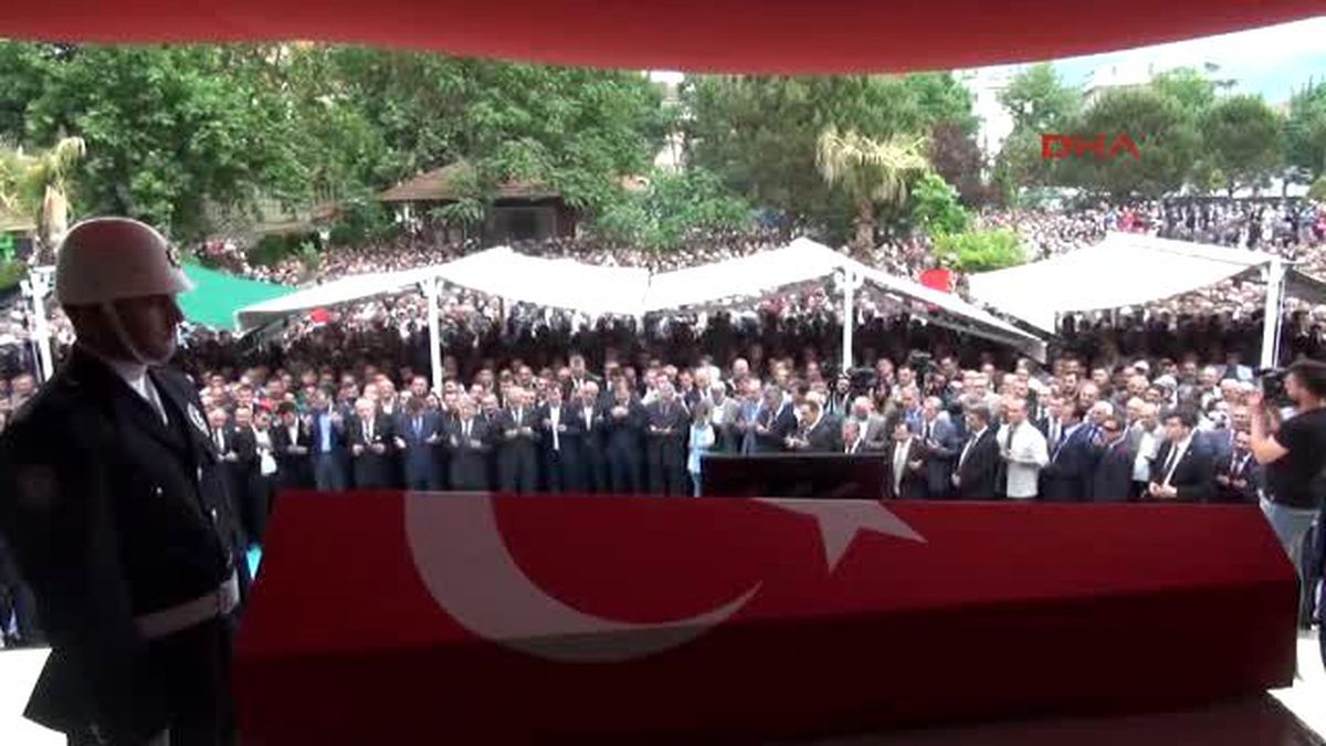 2bursa Uğradığı Saldırı Sonucu Hayatını Kaybeden Gürsu Belediye Başkanı Göz Yaşlarıyla Toprağa...
