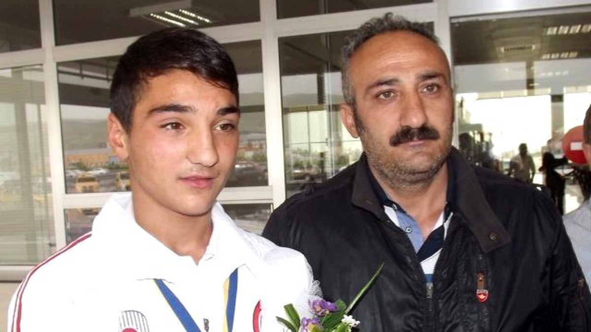 Avrupa Şampiyonu Boksöre Coşkulu Karşılama