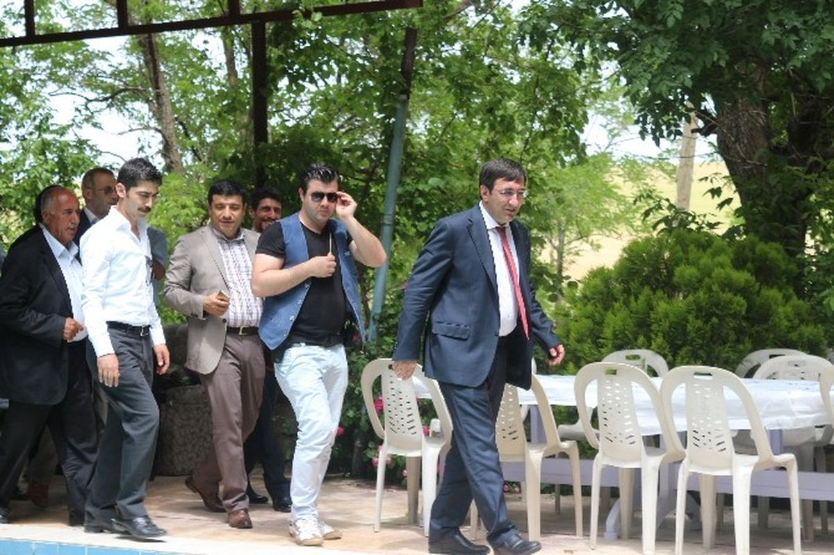 Bakan Yılmaz, Seçim Çalışmaları Kapsamında Köy Ziyaretlerini Sürdürüyor