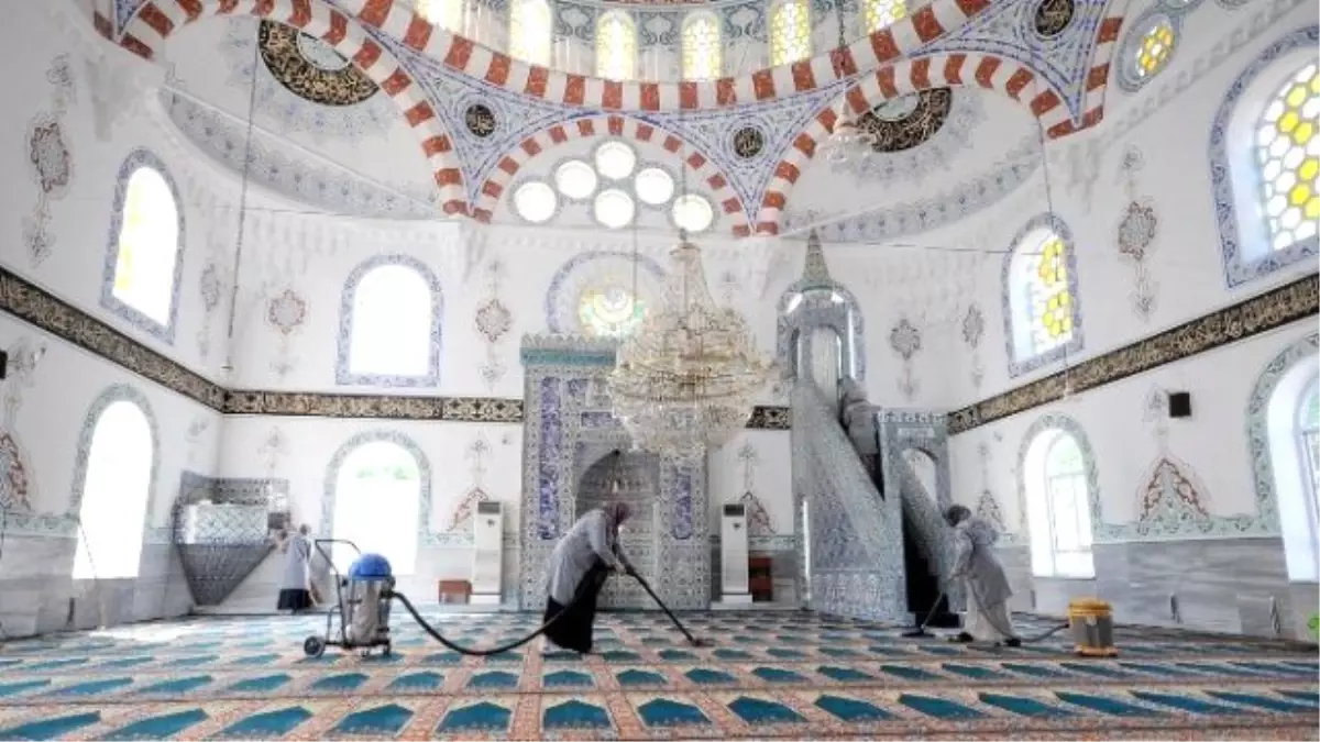 Başiskele Camileri Ramazan\'a Hazır