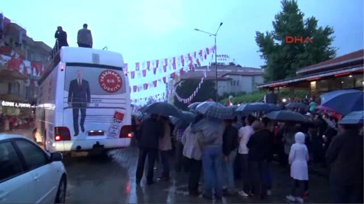 Kılıçdaroğlu, Yağmur Altında Halka Seslendi