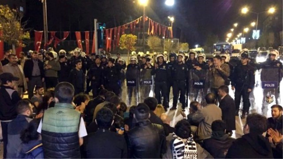 CHP\'nin Seçim Tırı Meydandan Kaldırıldı