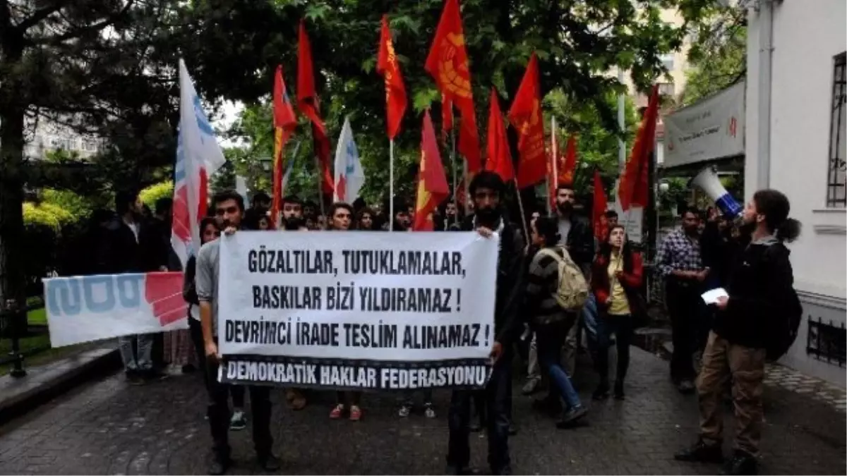 Demokratik Haklar Federasyonu\'ndan Gözaltı Protestosu