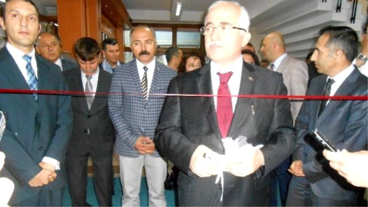 Eskişehir Cumhuriyet Anadolu Lisesi\'nde \'Tubitak 4006 Proje Fuarı\' Açıldı