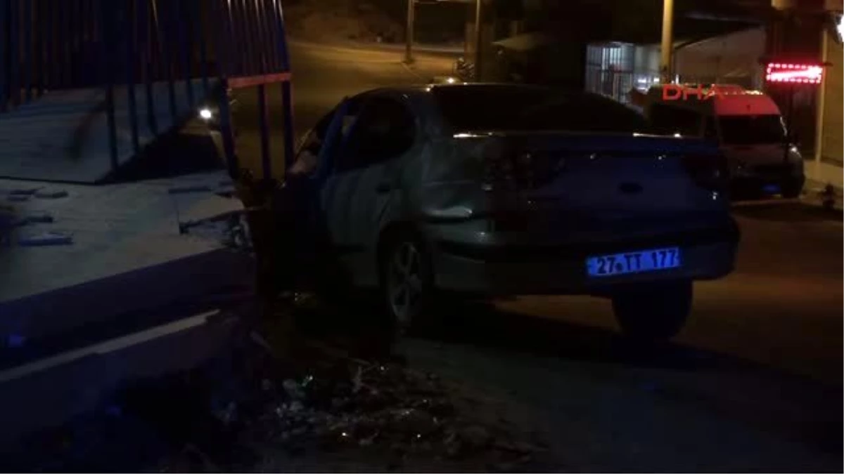Gaziantep -Kurşunlanan Otomobil Kaza Yaptı: 4 Yaralı