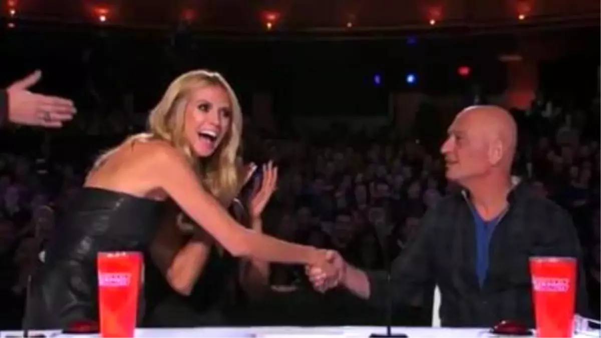 Hypnotist Gets Germaphobe Howie Mandel To Shake Hands On \'America\'s Got Talent\'