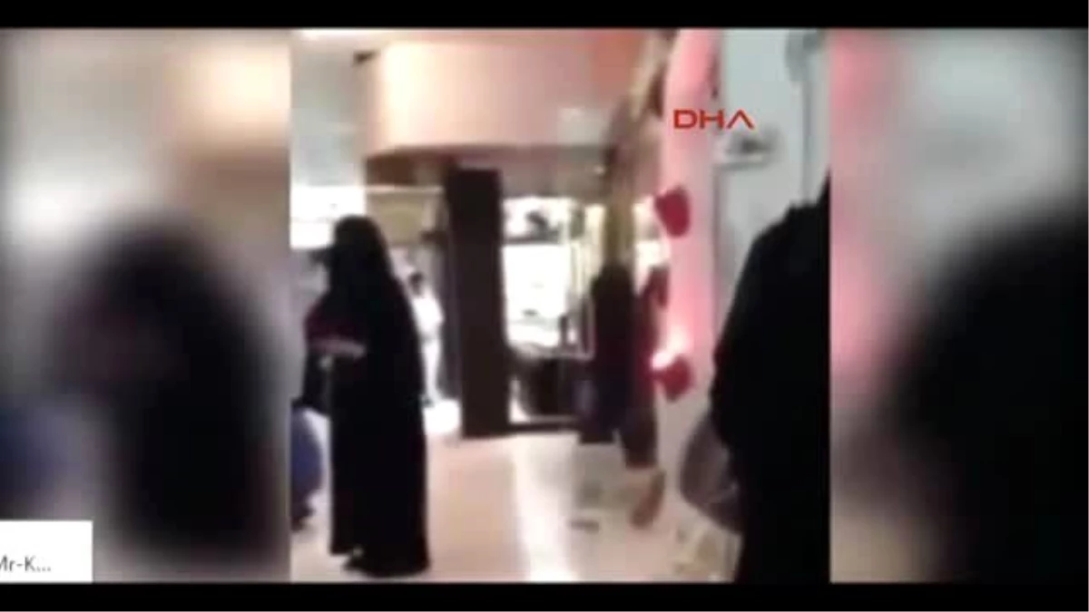 Çarşaflı Kadın, Elleri Çıplak Diye Alışveriş Merkezinden Kovuldu