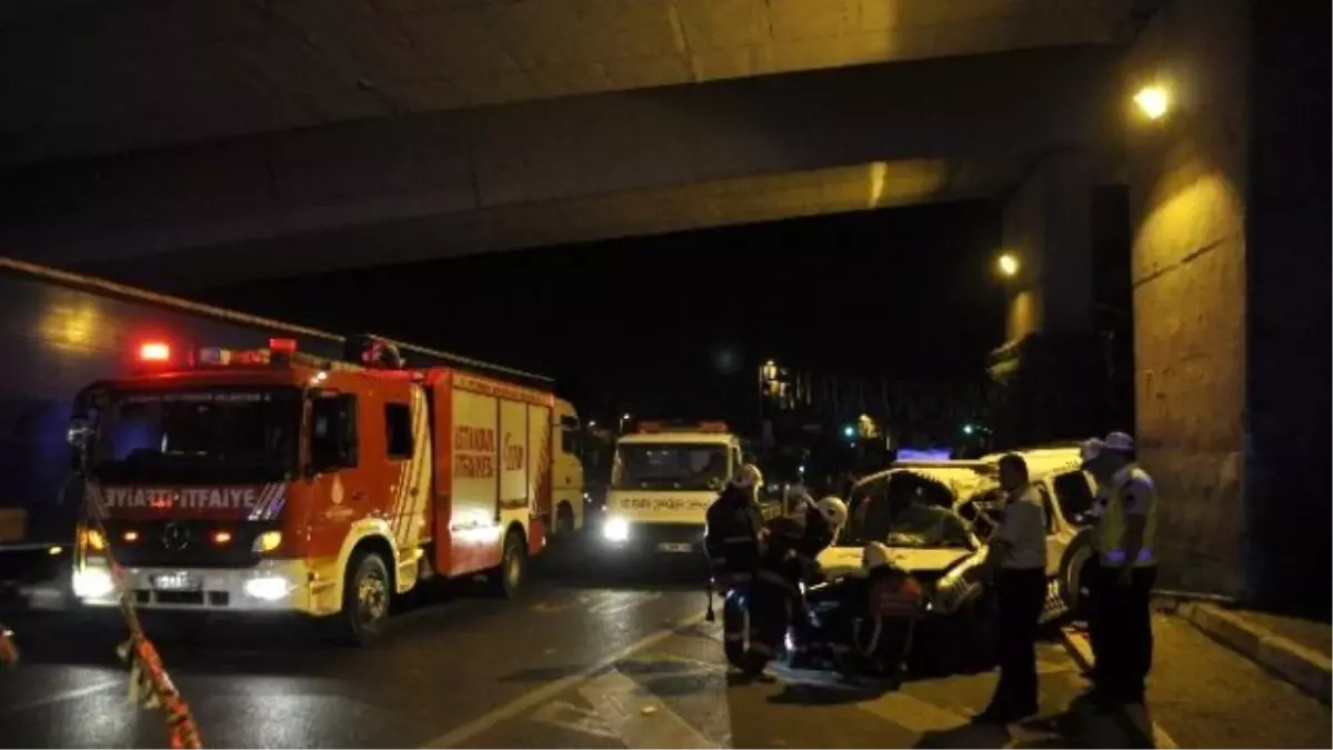 Meslektaşlarını Hastaneye Götüren Polis Aracı Kaza Yaptı : 1 Şehit 2 Yaralı