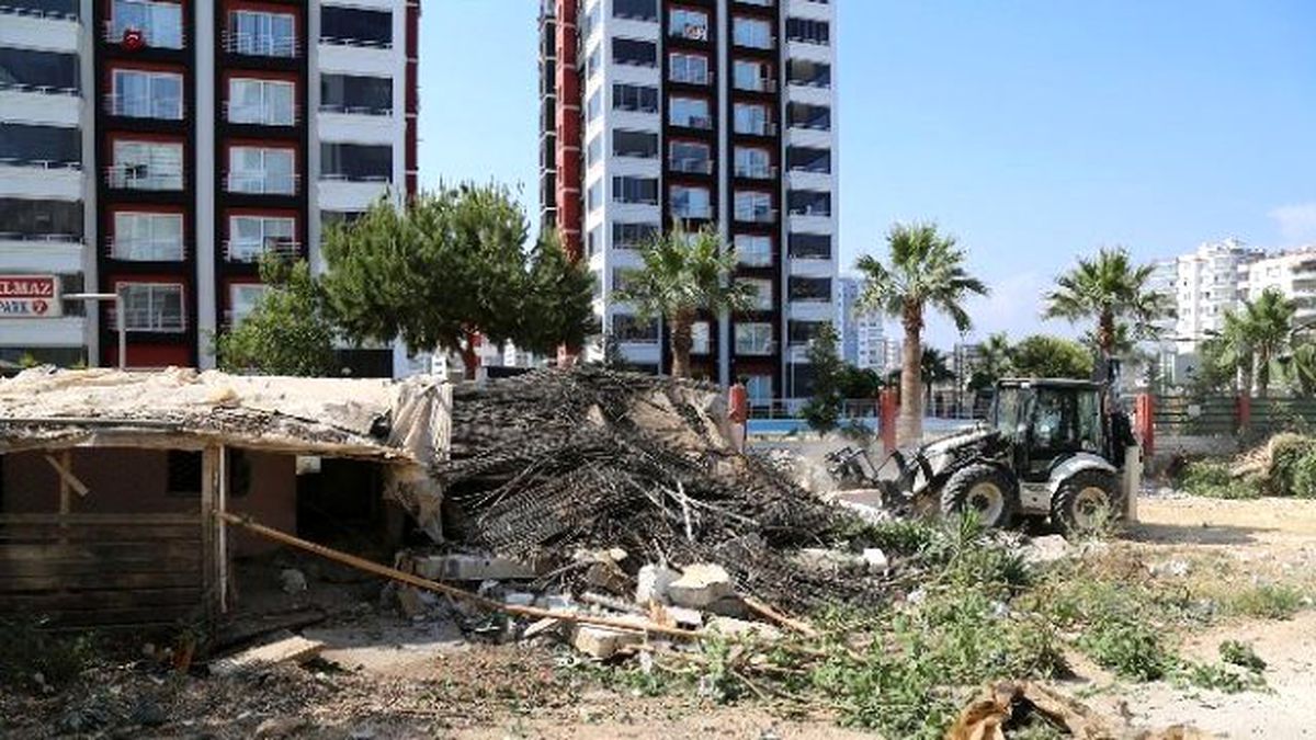 Mezitli\'de Yol Çalışmaları Devam Ediyor