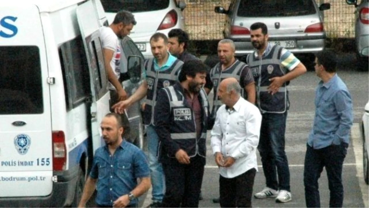 Minibüsü Arızalanan 5 Organizatör 15 Kaçak ile Birlikte Yakalandı