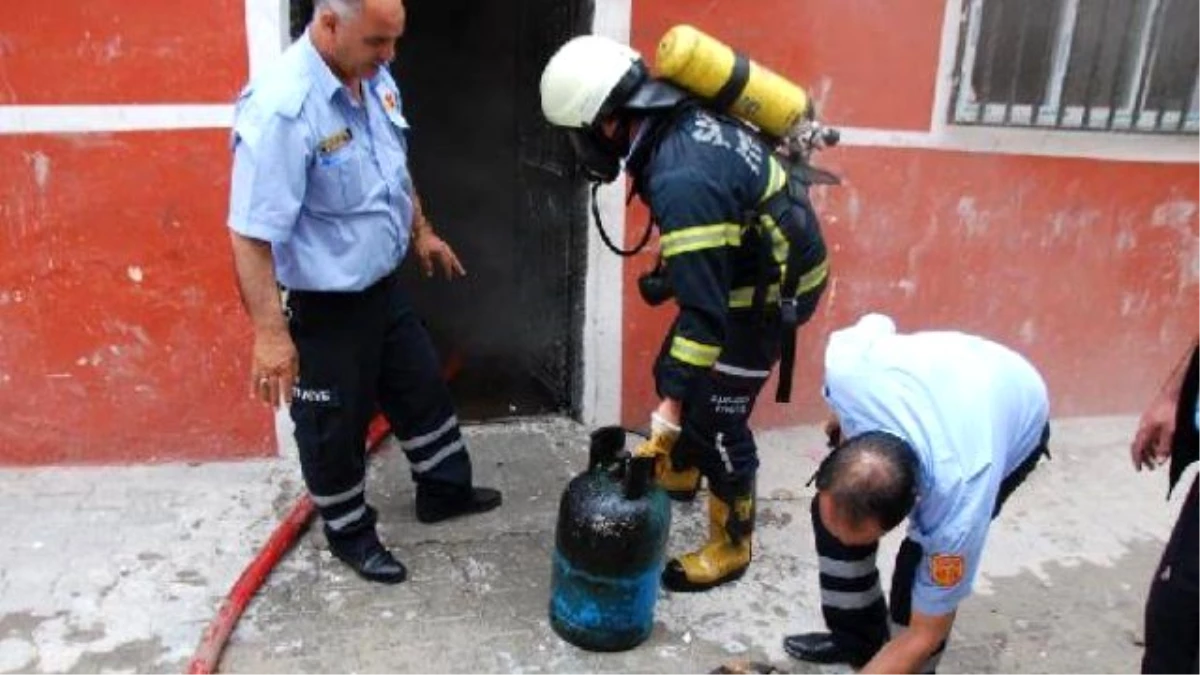 Mutfakta Çıkan Yangını İtfaiye Söndürdü